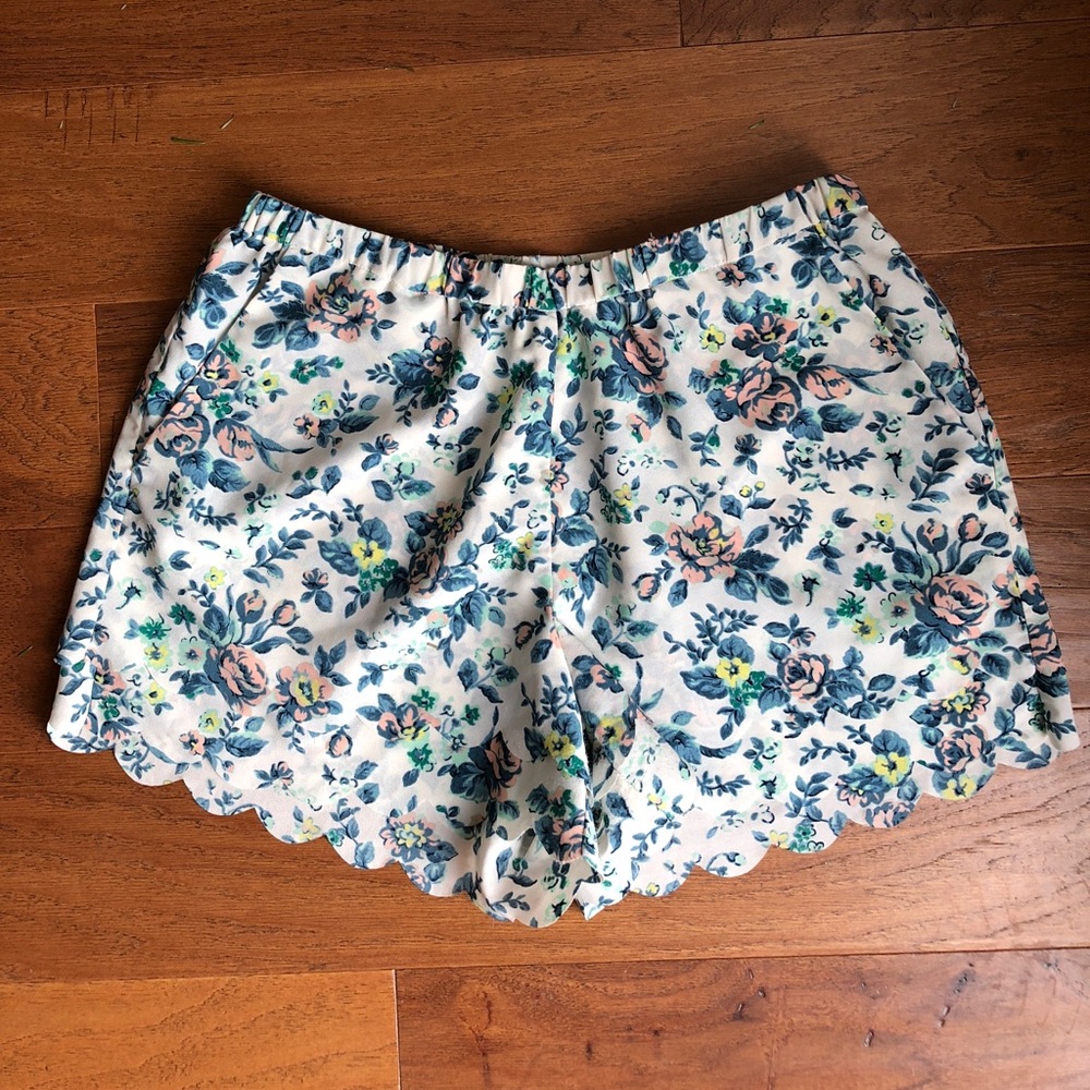 Anthropologie Women’s Floral Shorts Scalloped Tap